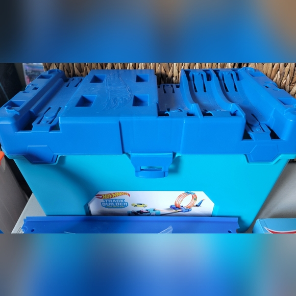 💙💙💙 LIKE NEW HotWheels Track Builder and Tracks - Picture 5 of 6
